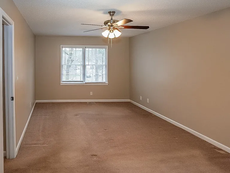 107 Cedar Creek Ct — Photo 11