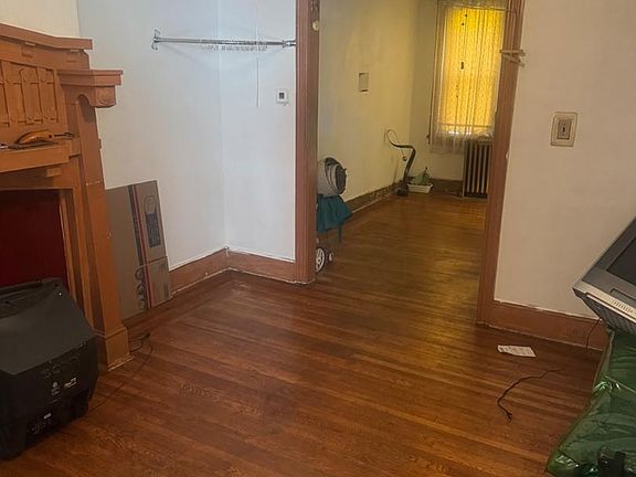 3rd image of 6137 Irving St
