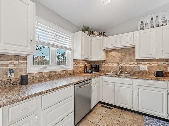 5th image of 3824 N Garland St