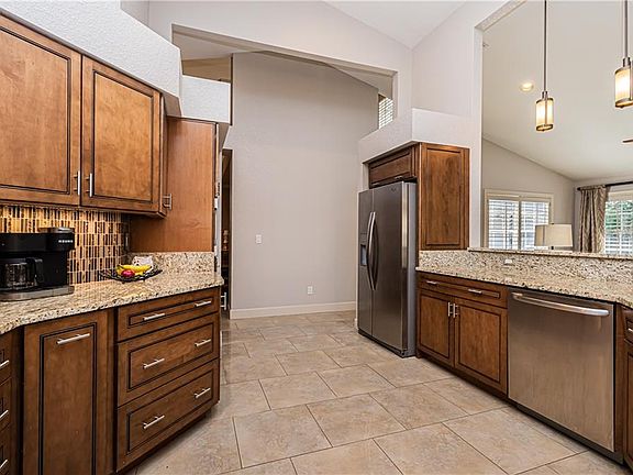 5th image of 385 Gilston Ct