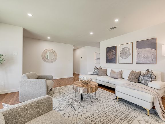 4th image of 3106 Sharpview Ln