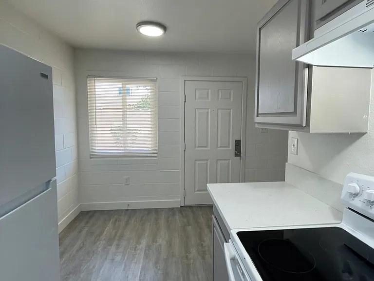 2109 N Daley St — Photo 11