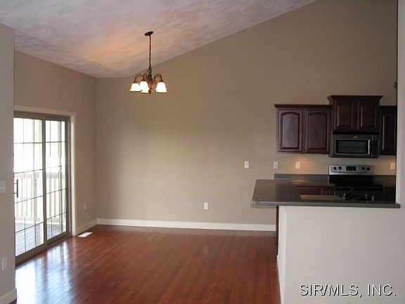 4th image of 2921 Bluff Meadow Dr