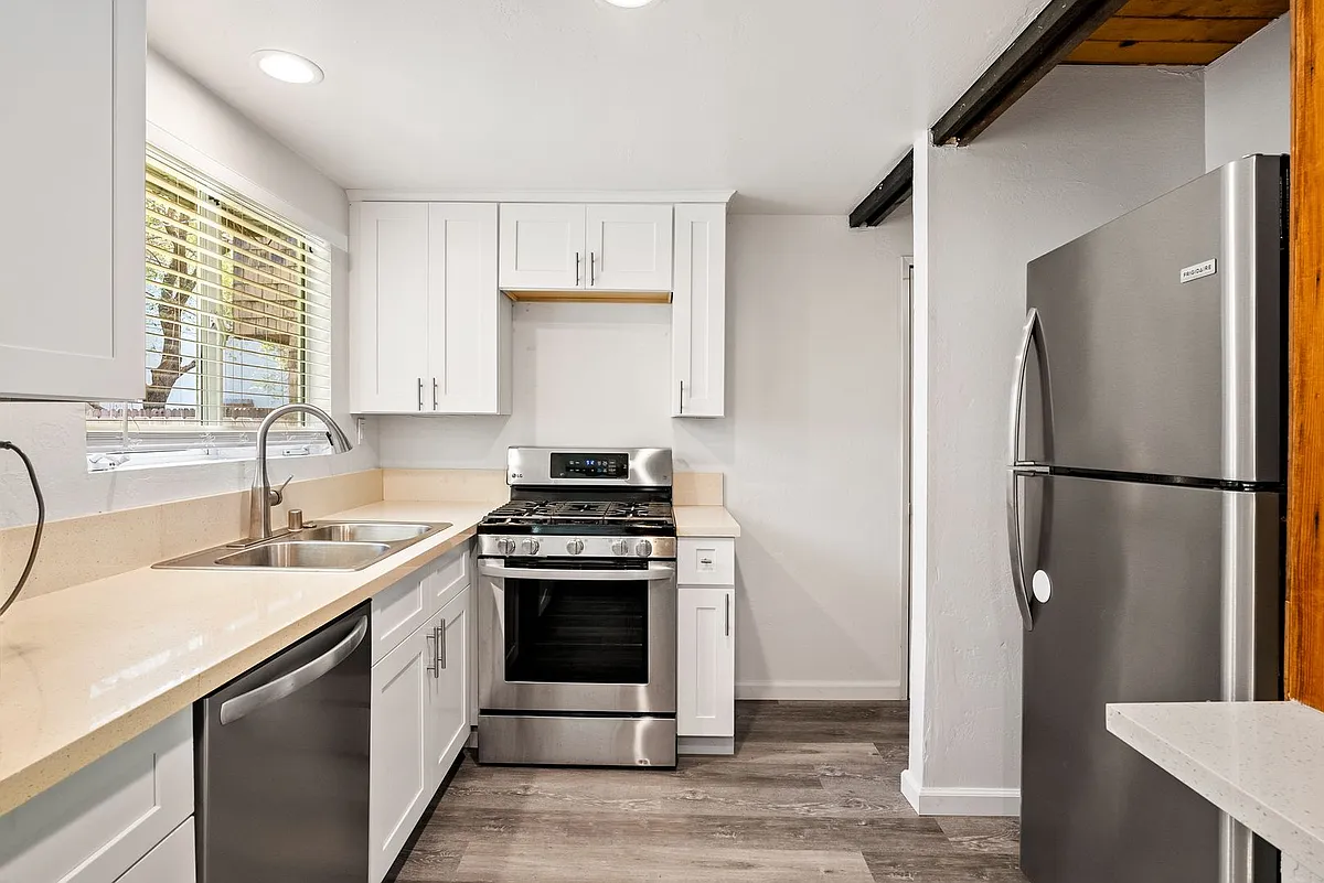Building Photo - 3214-3216 Rockview Place