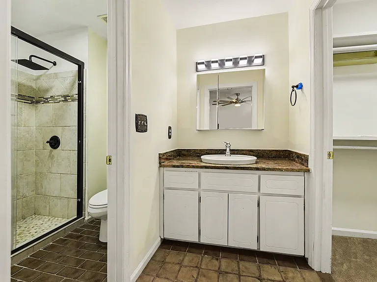 333 Riverland Dr — Photo 10