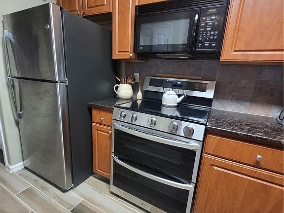 5th image of 600 13th St Unit 815