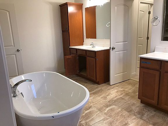 Master bathroom 