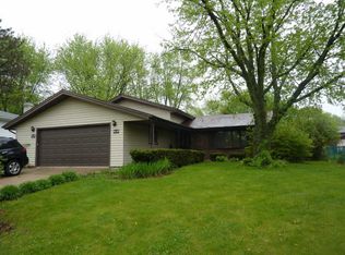 613 S Walnut Ln, Schaumburg, IL 60193