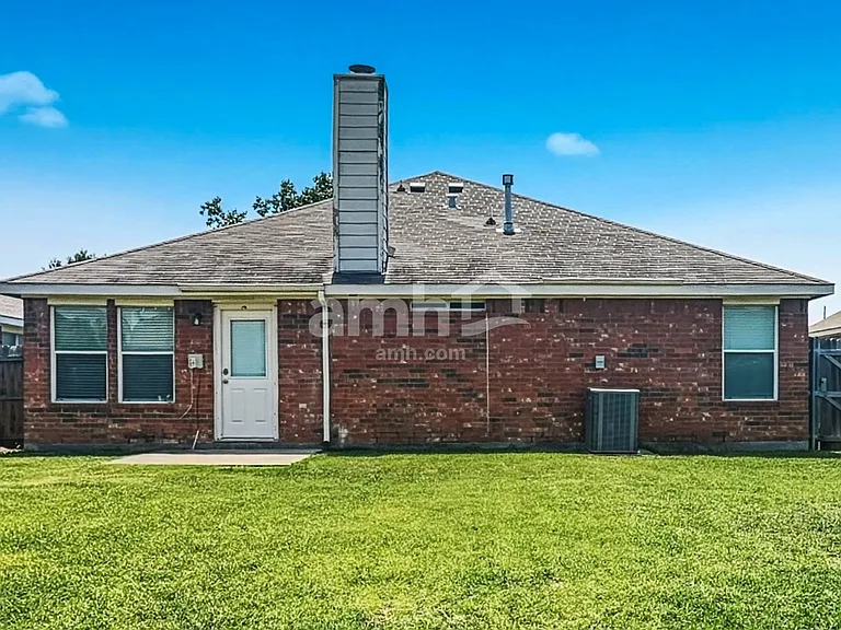 903 Plumeria Dr — Photo 16