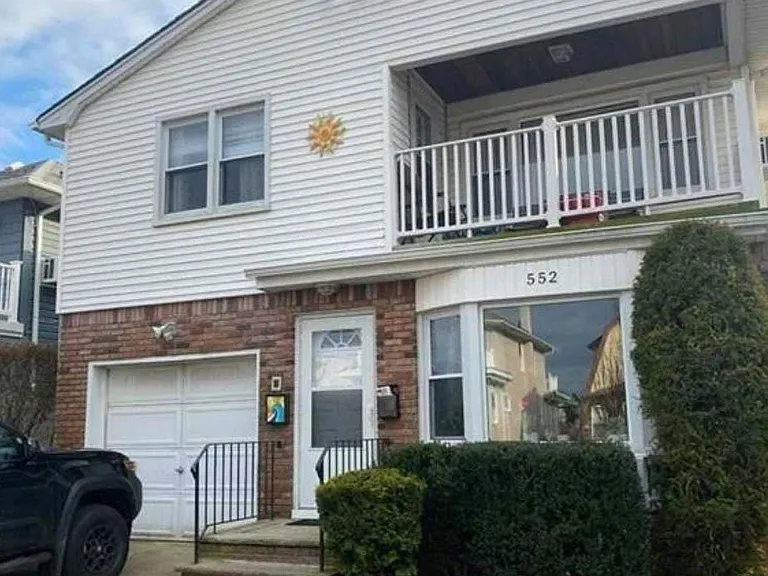 552 E Walnut St #LOWER — Photo 1