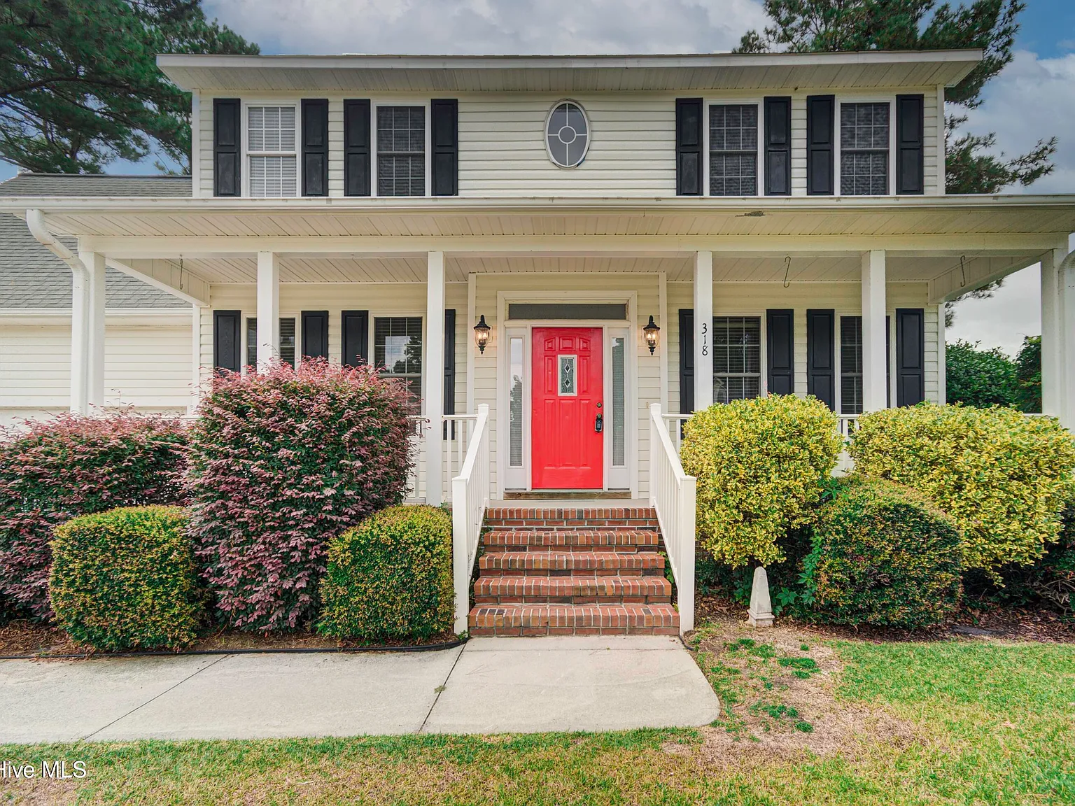 4 bed, 2.5 bath, $2,400 — Photo 1