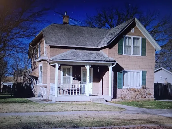 205 S Locust Ave, New Hampton, IA 50659