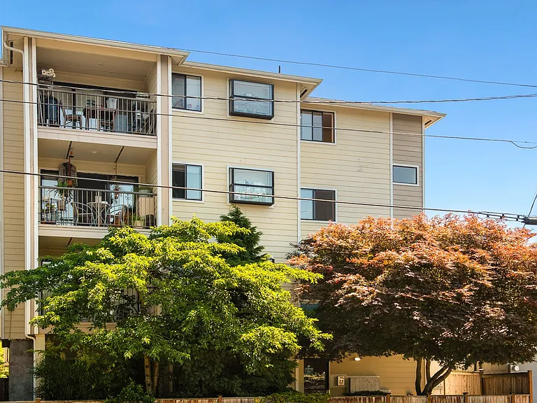 Newland Apartments — Photo 22