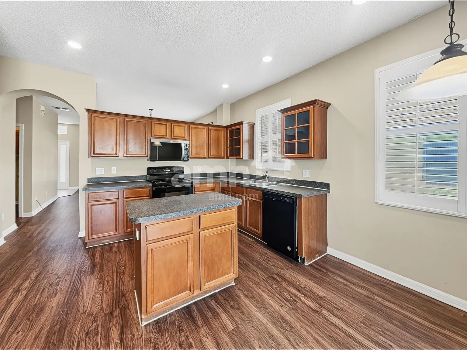 4 bed, 2.0 bath, 1952 sqft, $2,315 — Photo 4