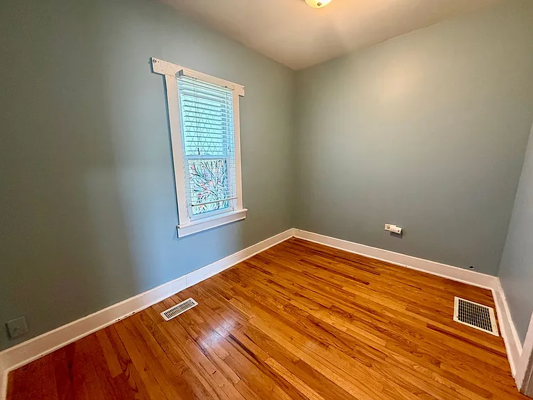 701 W C St — Photo 9