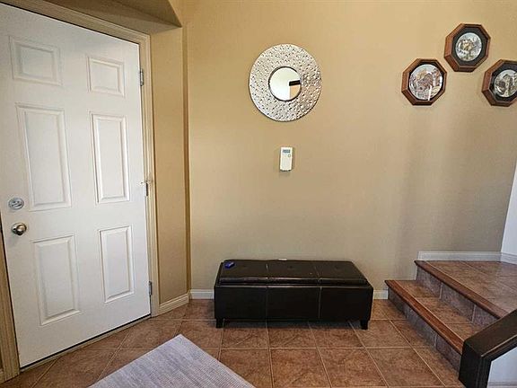 3rd image of 414 E Gateway Cres S