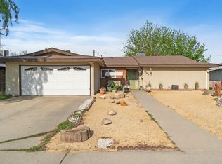 947 E Ciinamon Dr, Lemoore, CA 93245