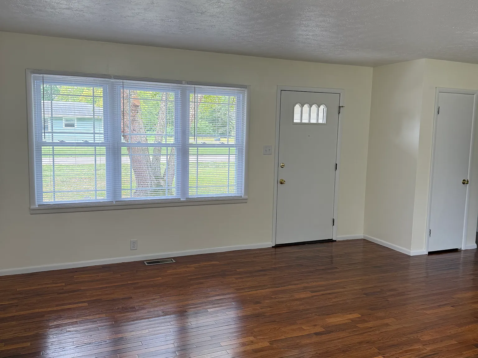 3 bed, 1340 sqft, $1,500 — Photo 4