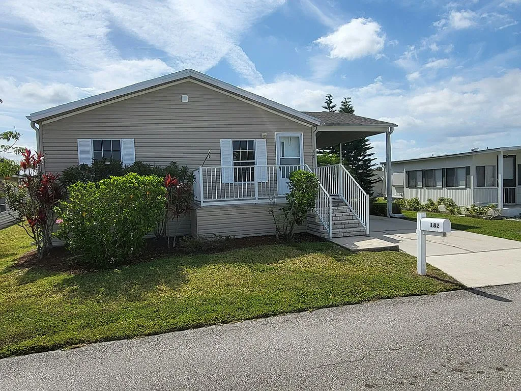 2 bed, 2.0 bath, 1148 sqft, $1,947 — Photo 2