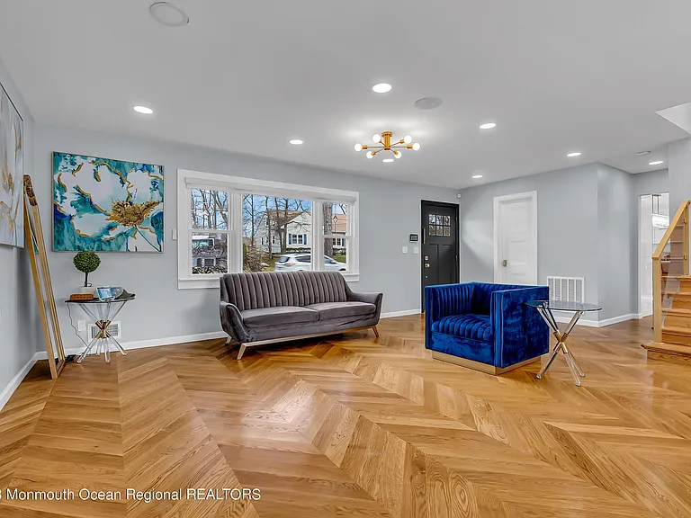 522 W Lincoln Ave — Photo 4