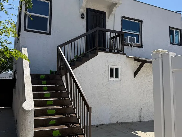 2534 Cedar Ave — Photo 1