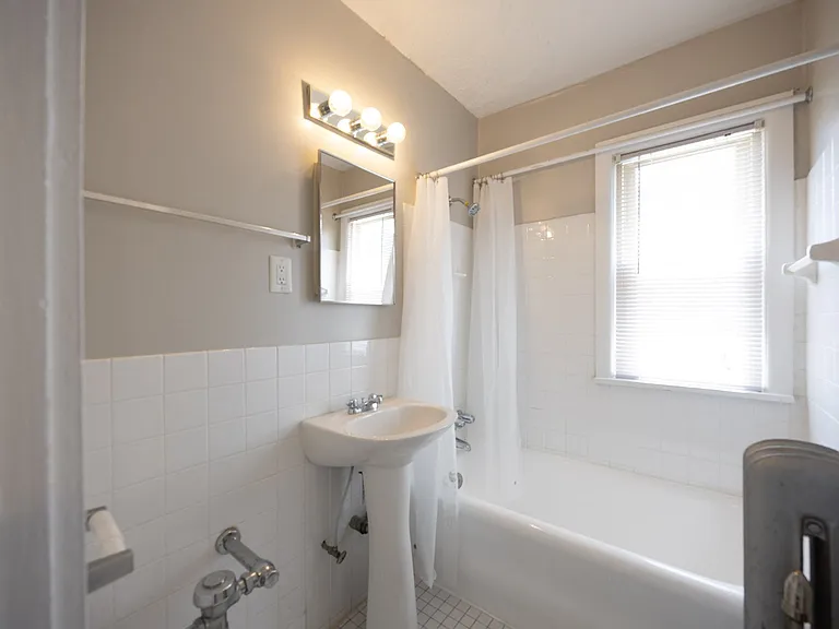 Mapleview Apartments — Photo 36
