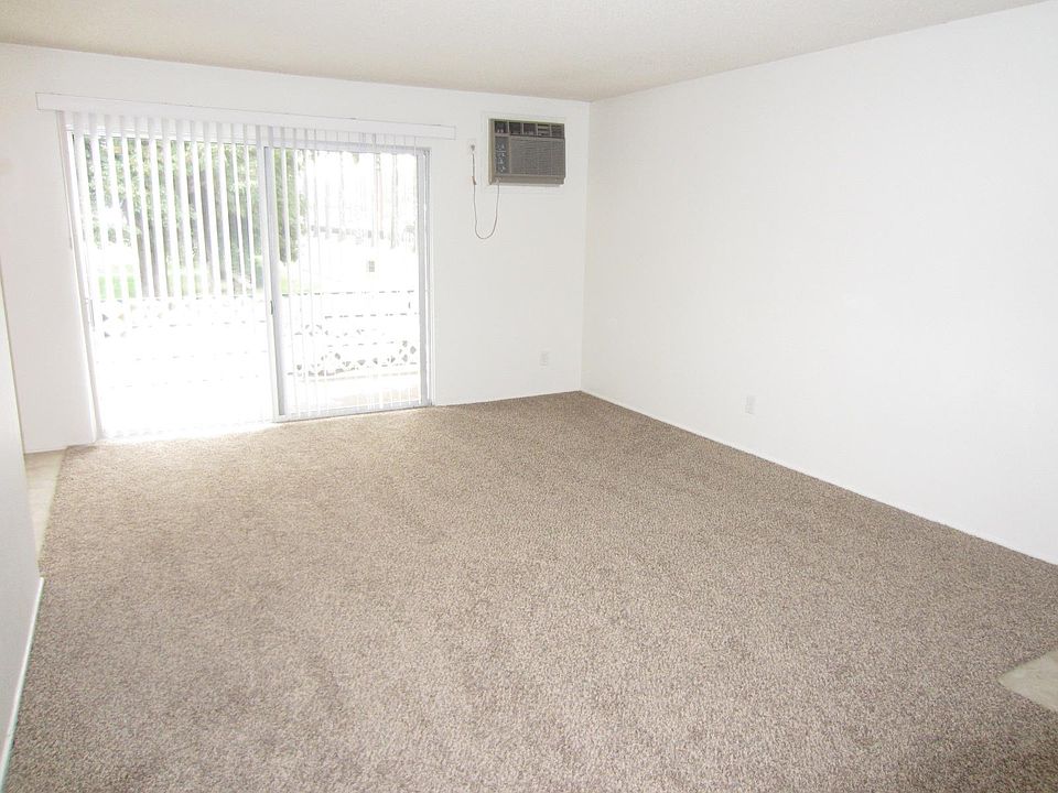 2nd image of 11284 Bellaire St APT 11