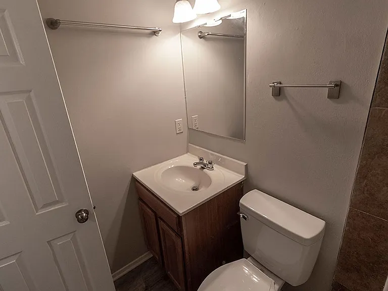 215 Wheaton Ct — Photo 21
