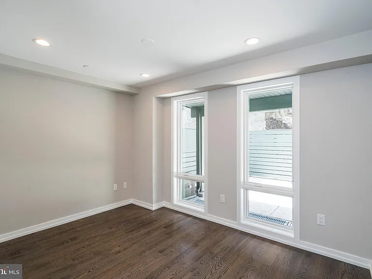 1430 Clymer St #1 — Photo 9