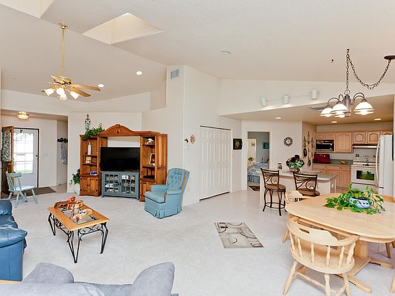 4th image of 614 Shadowbrook Dr