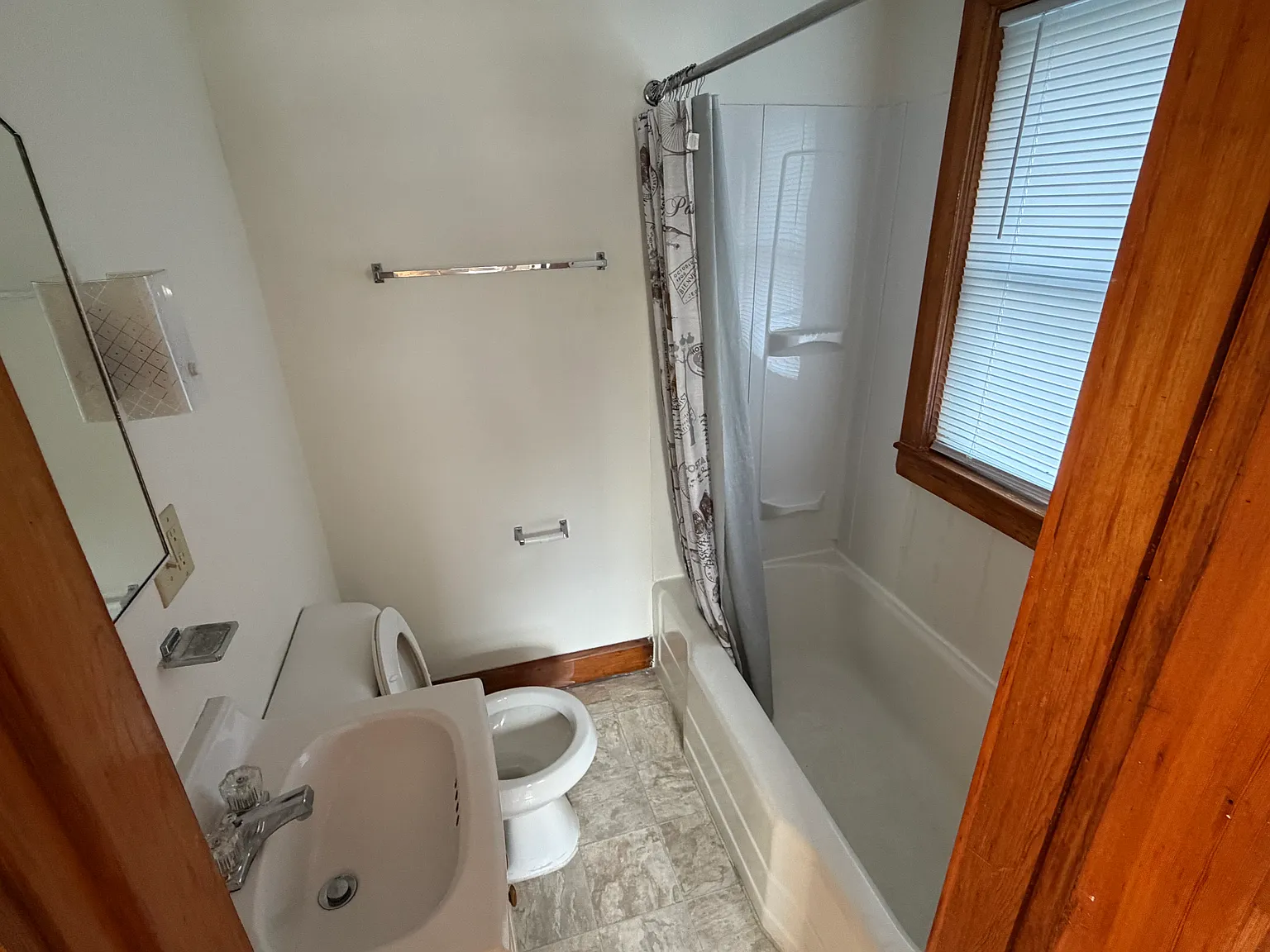 1 bed, 300 sqft, $1,400 — Photo 4