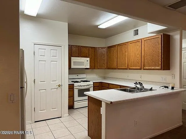 1137 Hughes St — Photo 5
