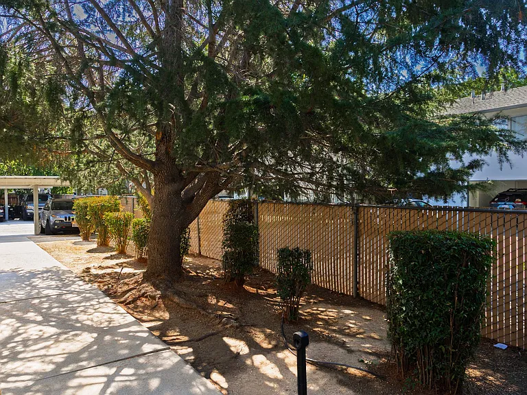 Melton Drive Apartments — Photo 24