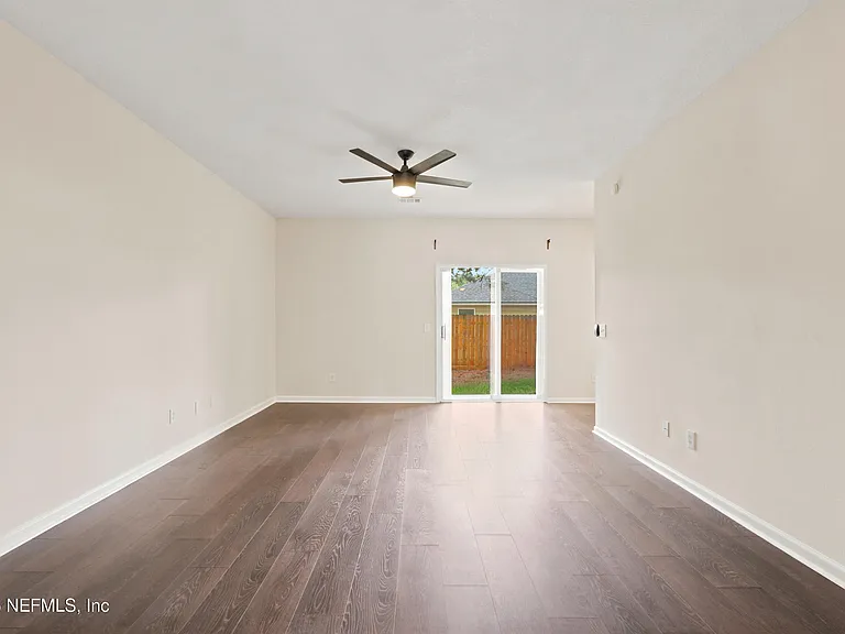 577 Scrub Jay Dr — Photo 10