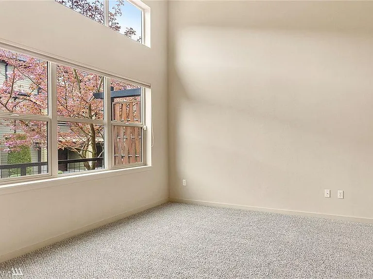 4852 Deerfield Pl — Photo 2