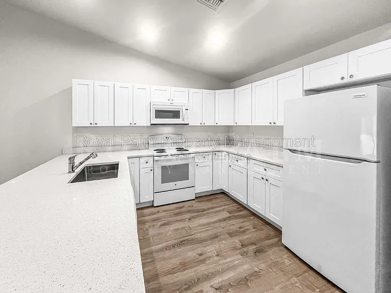 745 Harry Ave S — Photo 12