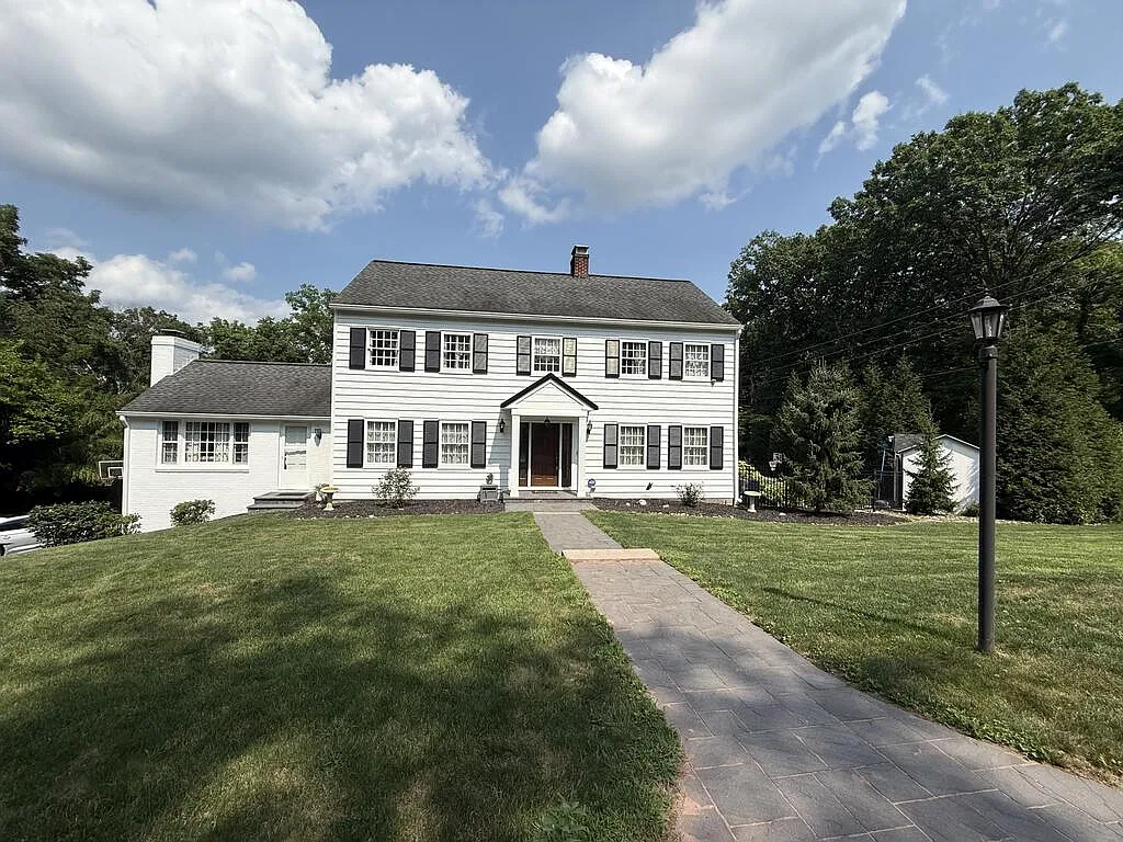 5 bed, 4.5 bath, 3290 sqft, $3,500 — Photo 1