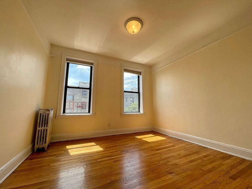 1st image of 2106 33rd St APT D5