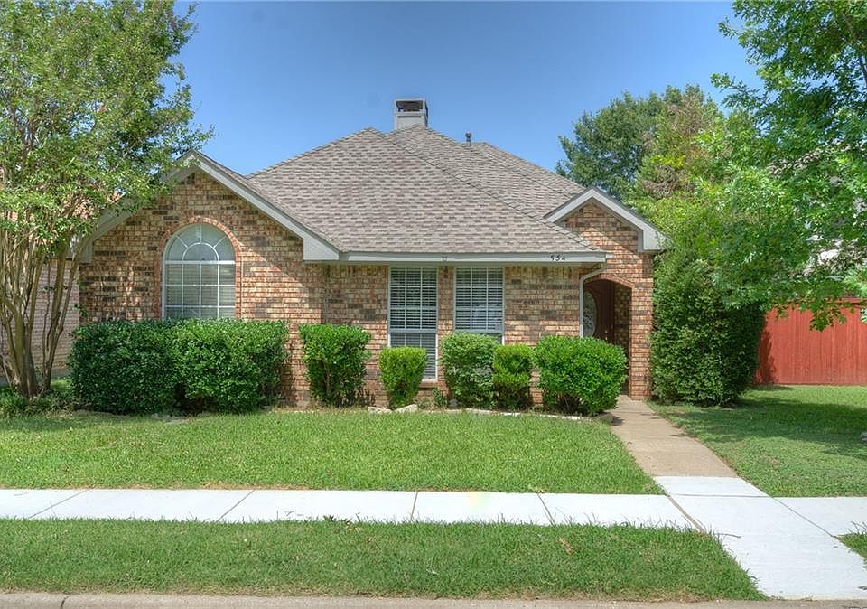 1st image of 554 Village Green Dr