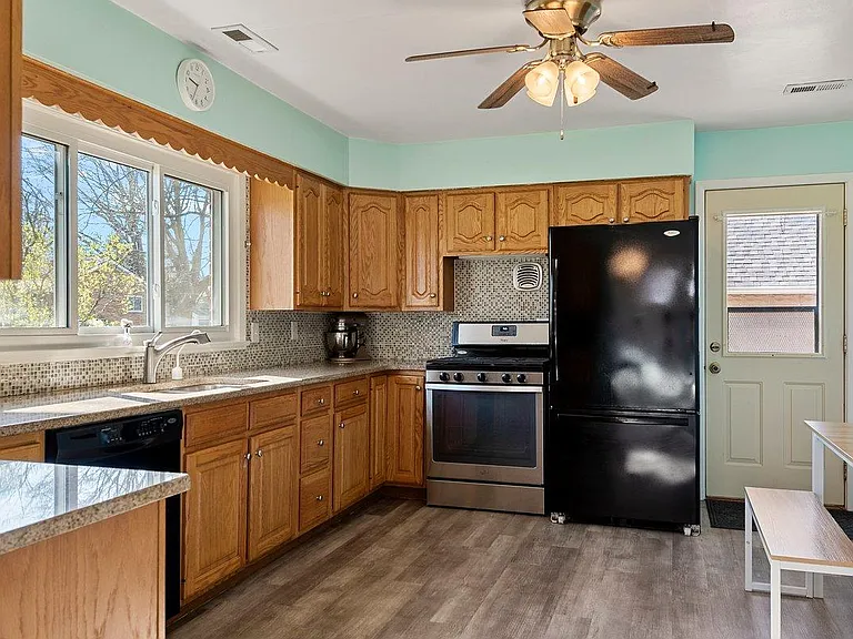 507 E Gibson St — Photo 4