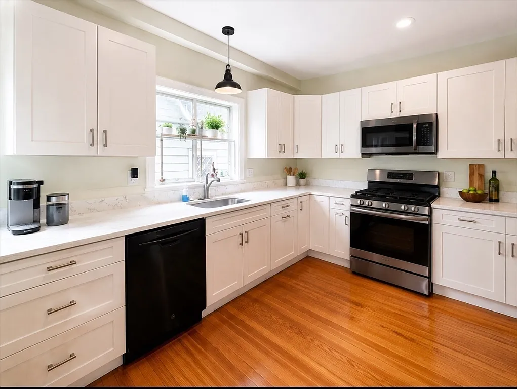 Building Photo - 94 Josephine Ave #2