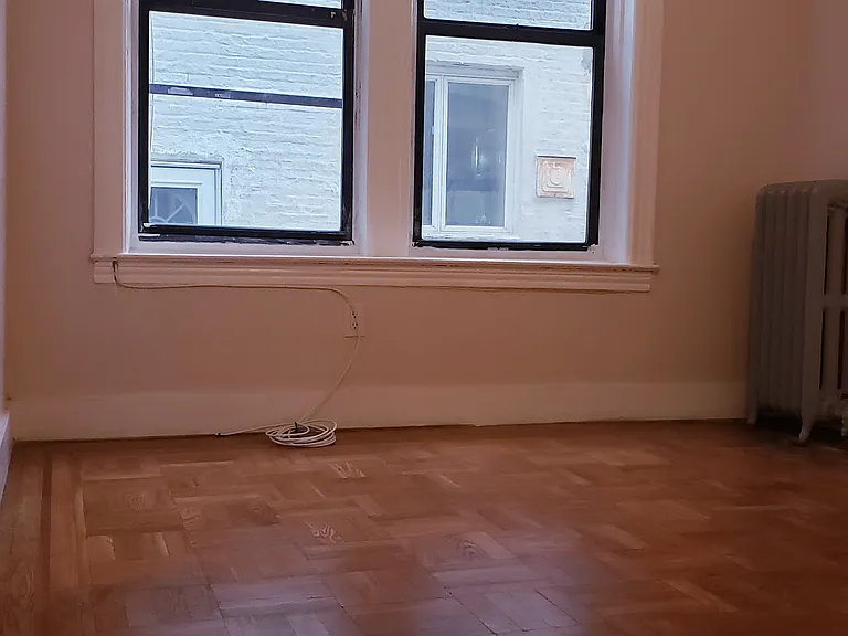 73rd St — Photo 11