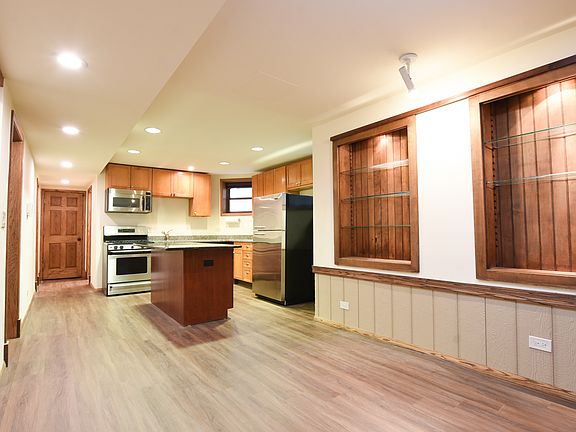 4th image of 3543 N Claremont Ave #G