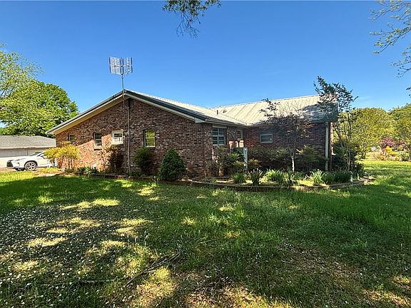3rd image of 270 Flat Rock Rd