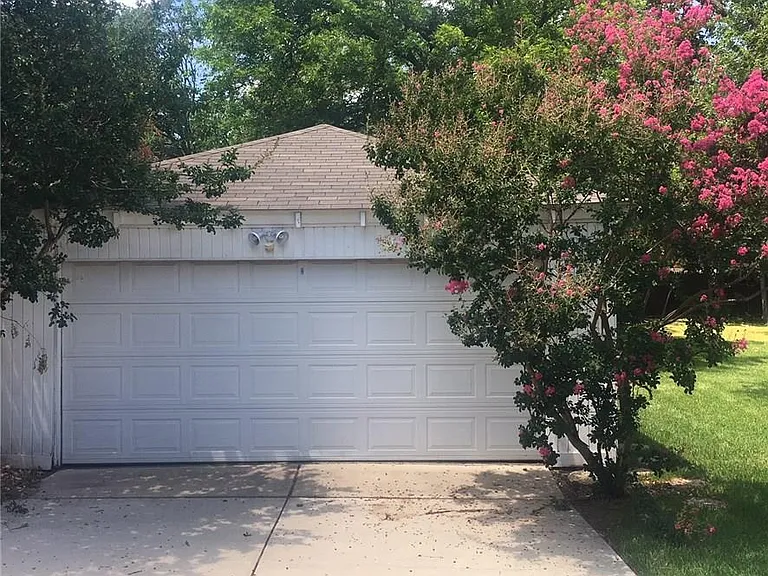 7017 Haverford Dr — Photo 2