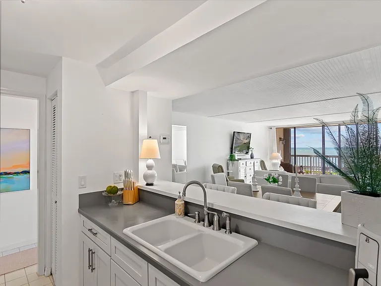 4141 Ocean Dr #401 — Photo 12