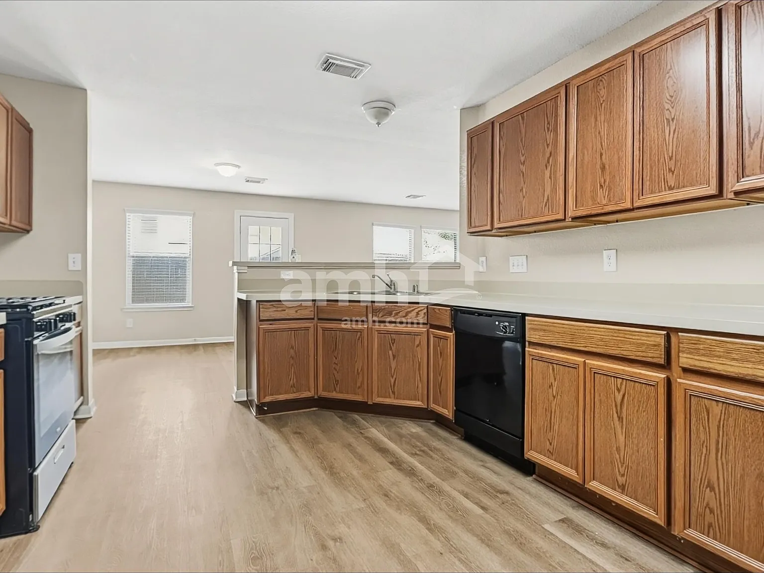 3 bed, 2.5 bath, 1839 sqft, $1,840 — Photo 4