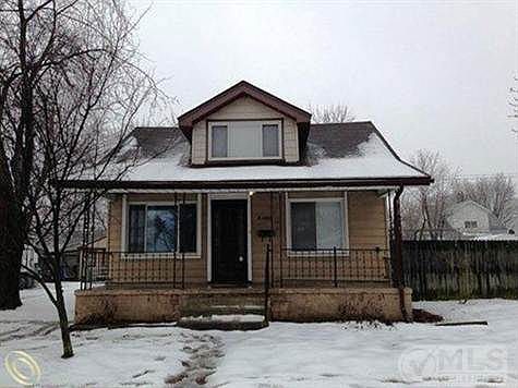 FRONT HOUSE.jpg
