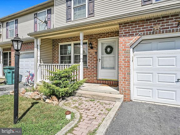 3rd image of 105 Larkspur Dr