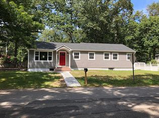 7 Centerview Trl, Ridge, NY 11961